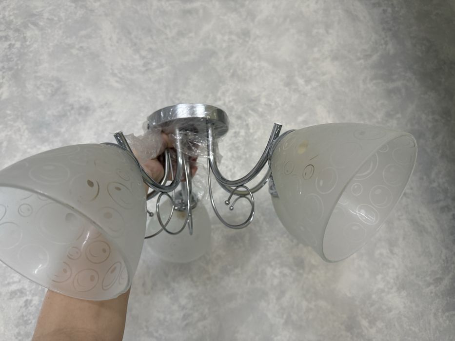 Продам люстру в отличном состоянии