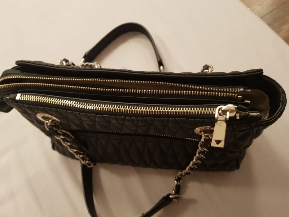 Дамска чанта Guess