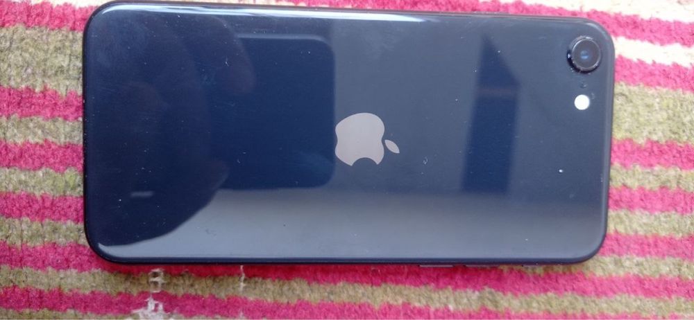 Iphon se 2020 77 yomkstt