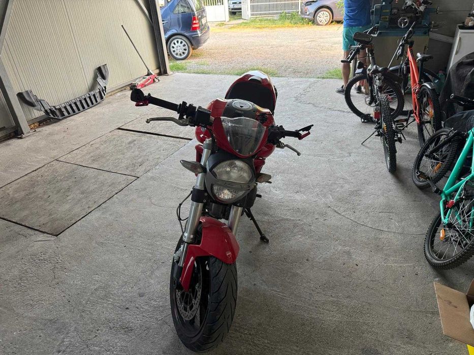 Ducati Monster 796