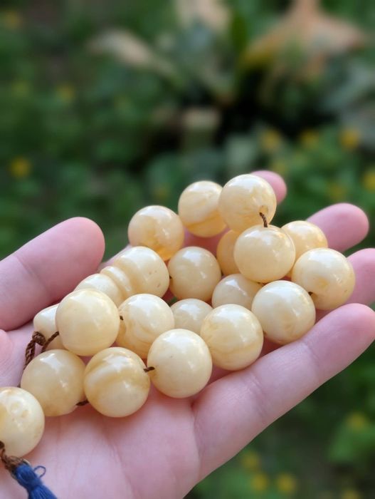Vechi matanii rozariu din chihlimbar baltic alb butter amber natural, in stil maslina, rar