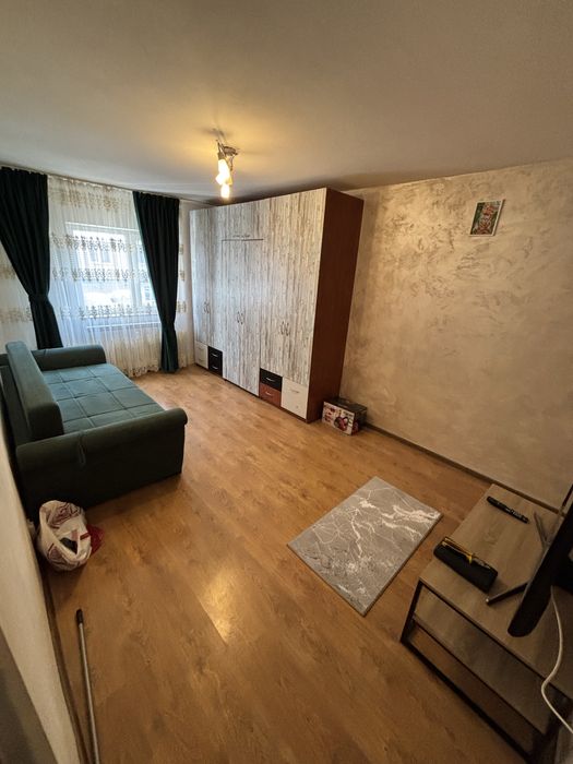 Inchiriez ap 2 camere Nicolina