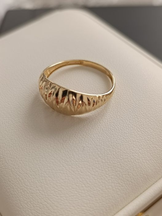 Золотое кольцо Турецкая модель проба 585 вес 1,52 гр Размер гдето 18,