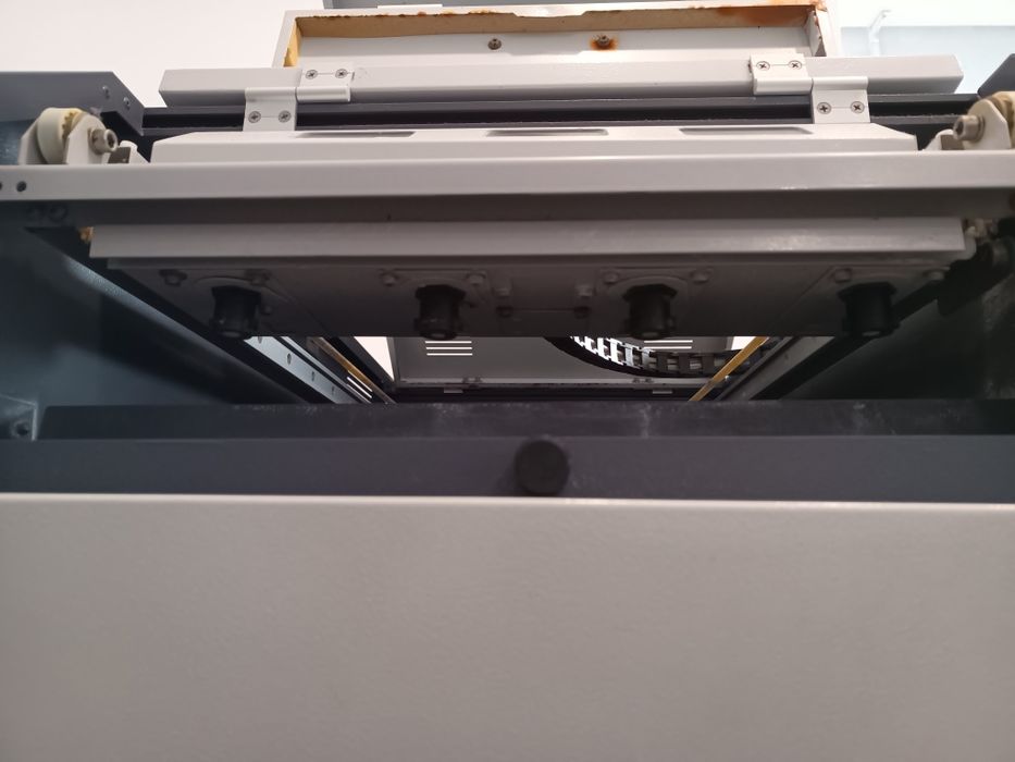 Претрийт машина Shultze за DTG печат на тениски.