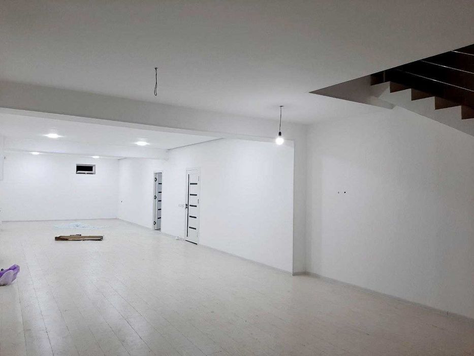 Продаётся частный 3х-уровненный дом вдоль речки