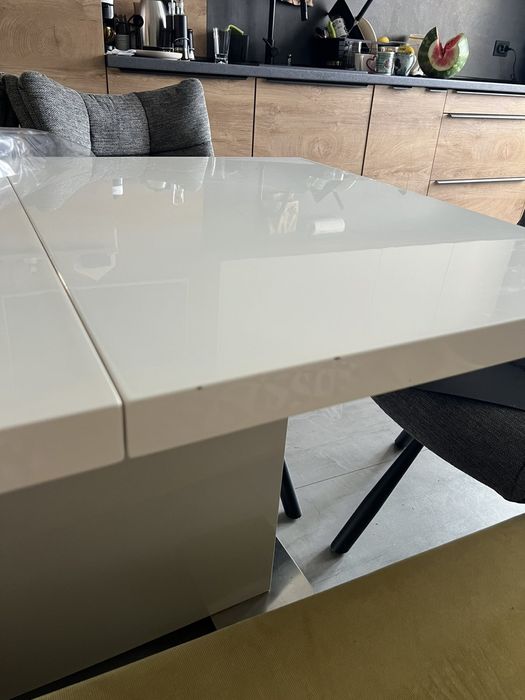 Трапезна маса разтегателна