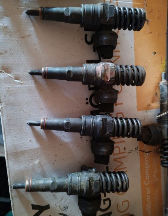 Vând injectoare golf 5 ,passat b6,touran, 1.9 tdi bru 105cp