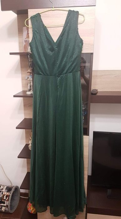 Vand rochie de ocazie marimea 40 cu eticheta
