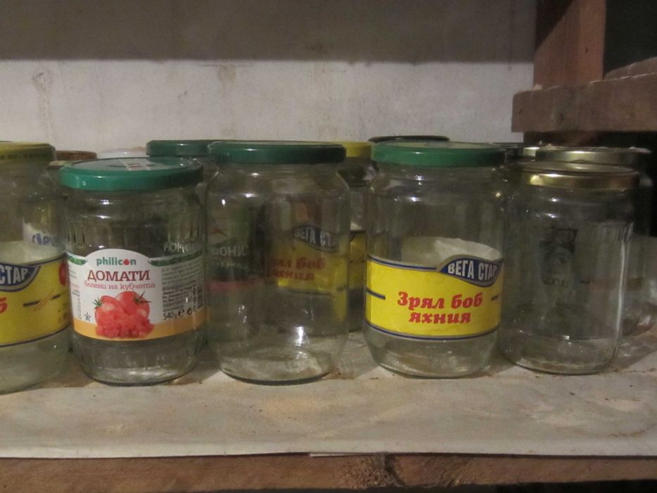 Стъклени буркани различни големини