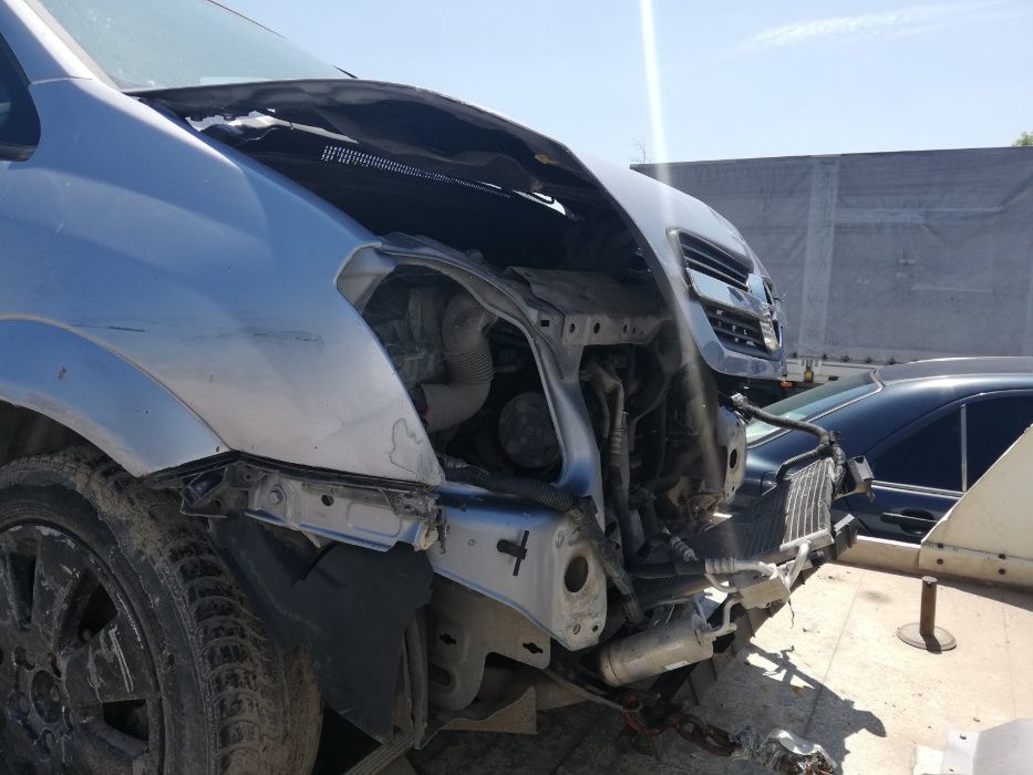 Опел Мерива 2005 на части