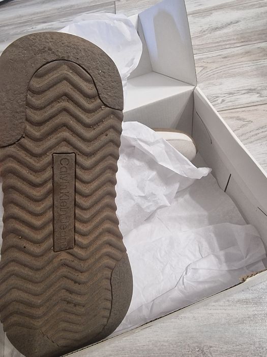 Продам кроссовки оригинал CK