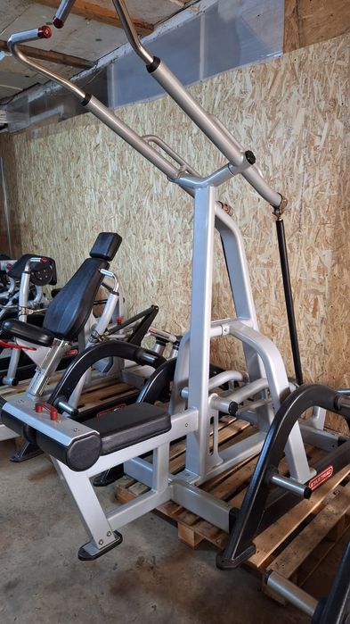 Lat pull down - helcometru Star Trac / Nautilus