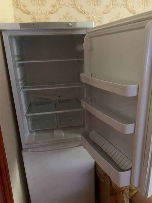 Холодильник Indesit