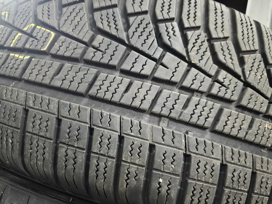 2бр Зимни гуми 205 55 17 - Hankook