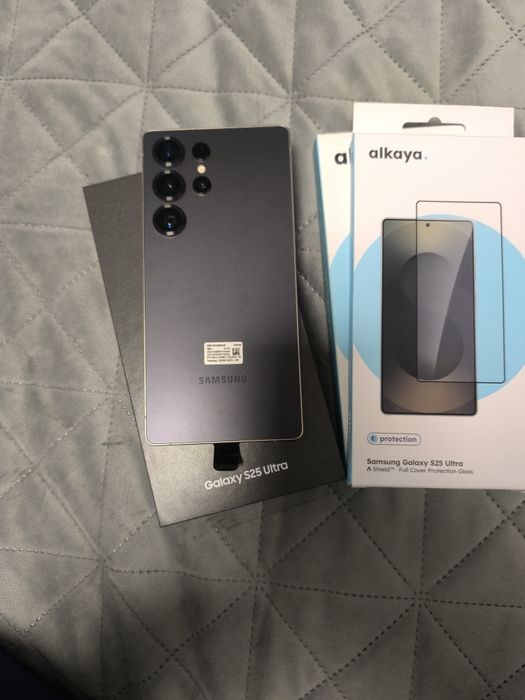 Vând s-au schimb Samsung Galaxy S25 Ultra 5G Titanium Black Nou