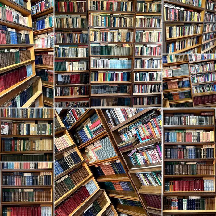 Продаются книги в большом количестве. 
Романы
Детективы
Энциклопедии