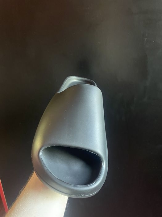 Papuci Yeezy Slides