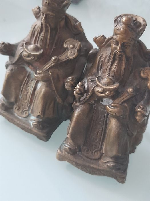 Statuete mici alama regi