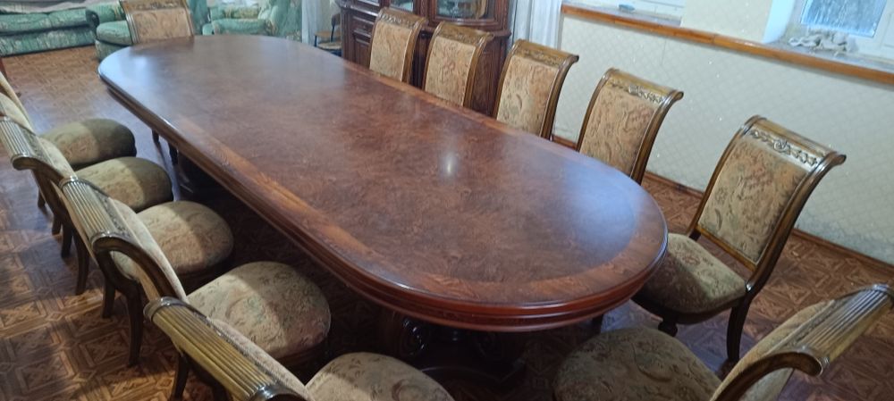 Стол и 12 стульев, гарнитур