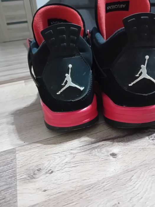 Jordan 4 red thunder