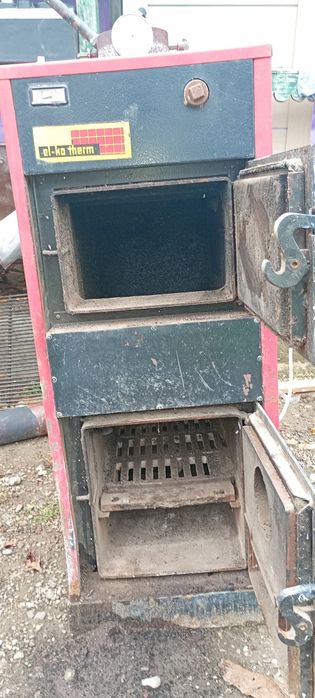 Vând centrala pe lemne