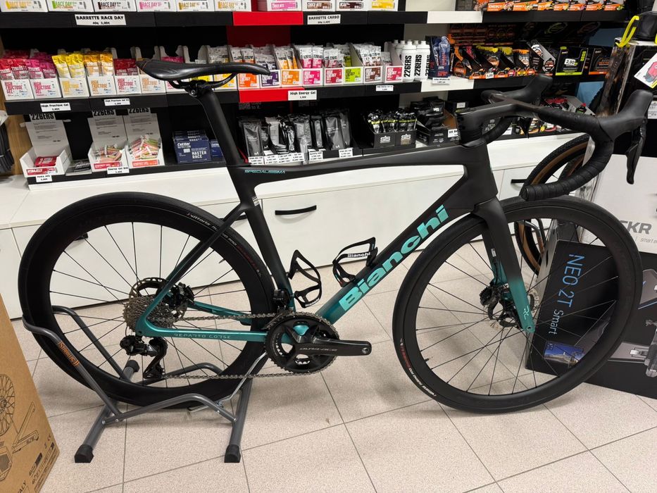 Карбонов шосеен велосипед Bianchi Specialissima RC 2024