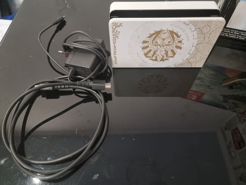 Consola Nintendo Switch OLED Zelda Tears of the Kingdom Edition + joc