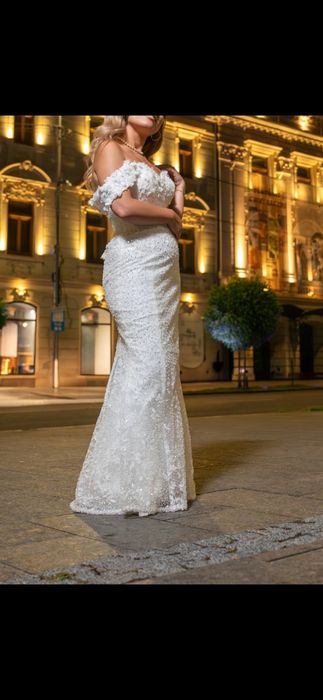 Rochie mireasa. Rochia este ajustabila pe corset , eu am 156 înălțimea