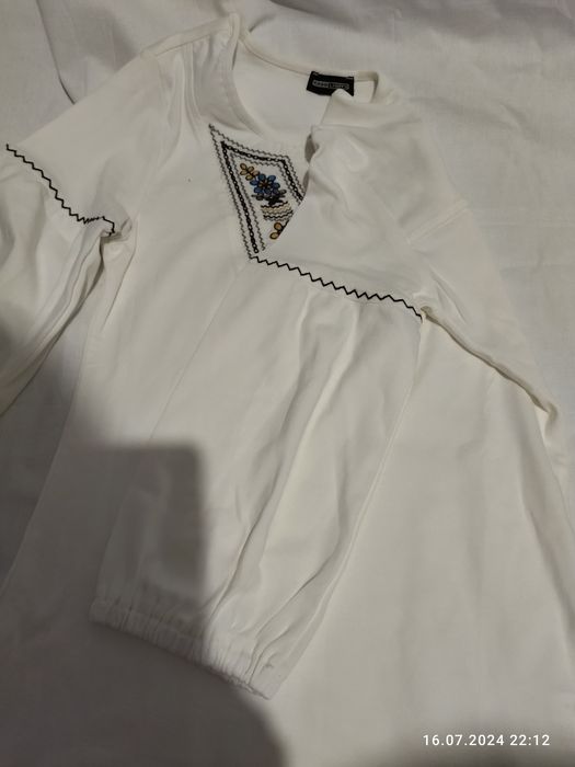 Кофта с вышивкой