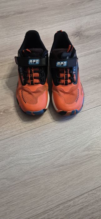 APG Runners детски маратонки 34 номер.