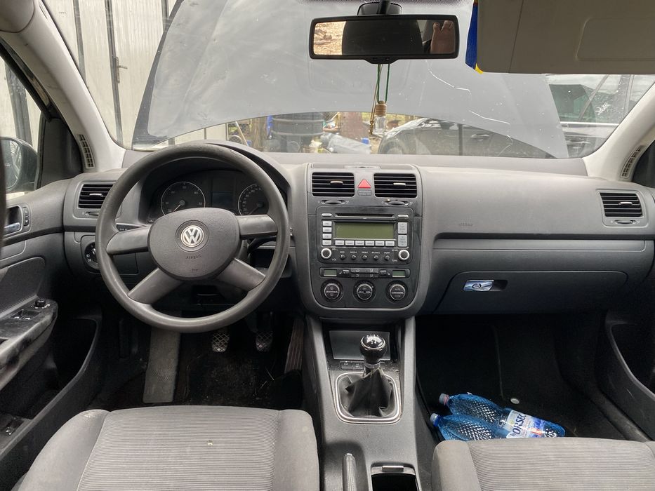 Vand Volkswagen golf 5 sau dezmembrez