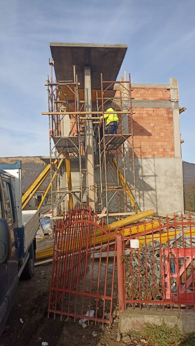 Renovări, construcții case la roșu/cheie