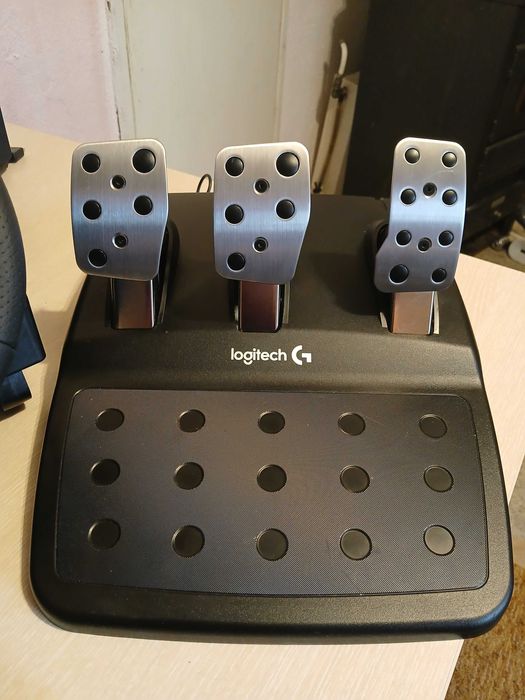 С ГАРАНЦИЯ! Logitech G923 Force Feedback волан със скорости за PC и PS