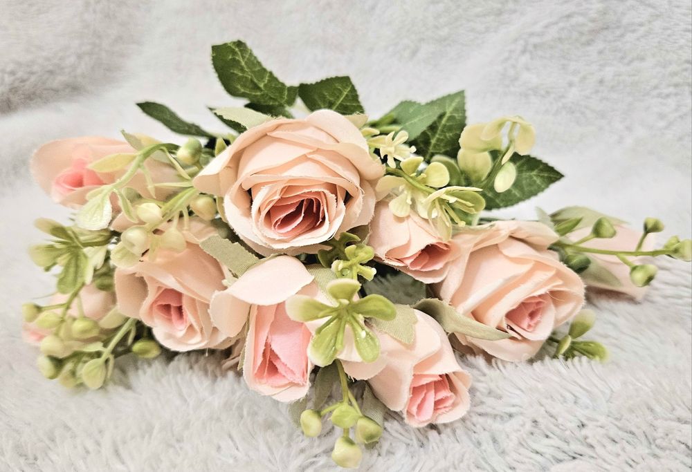 Букети изкуствени цветя