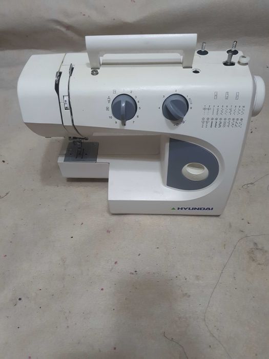 Mașină de cusut Hyundai HRH2300 | Pentru piese sau completare | Fără cablu și pedală