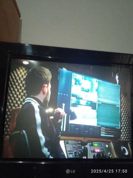 Телевизор LG ultra slim.