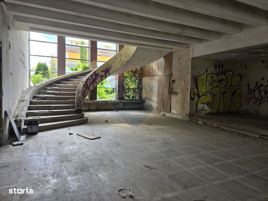 Patrimoniu Industrial, teren si clădiri, lângă Castelul Corvinilor