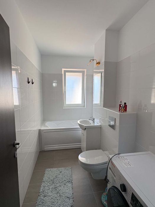De vanzare apartament 2 camere decomandat
