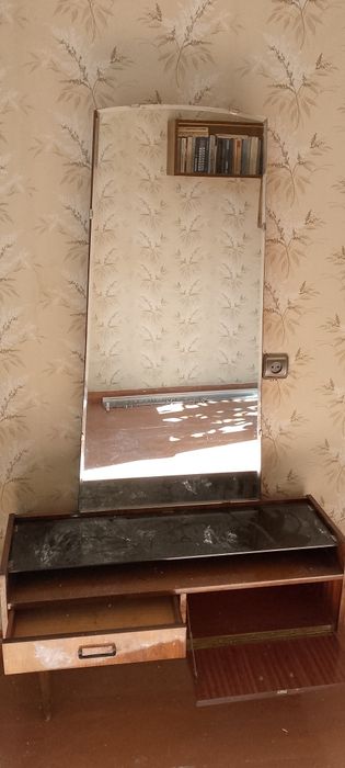 Трюмо деревянное советское.