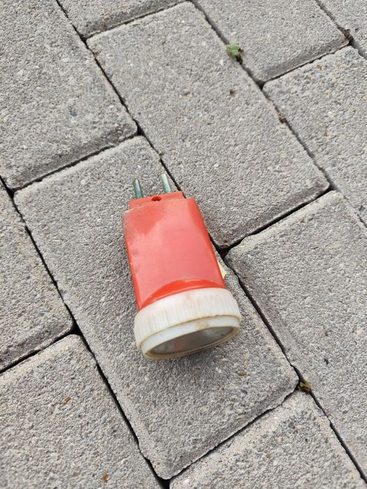 Ретро фенерче от соца с батерия който се зарежда в ток 220 v