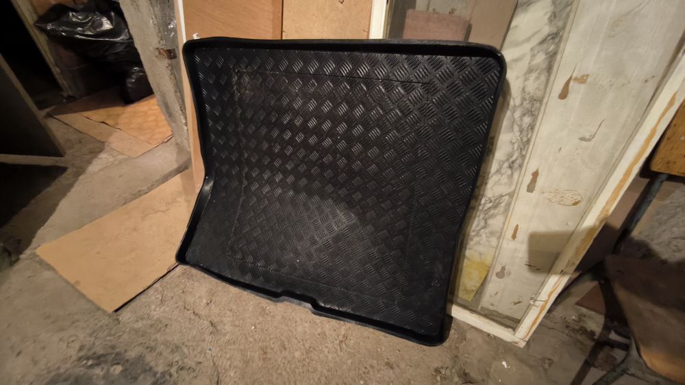 Стелка за багажник - ML W163