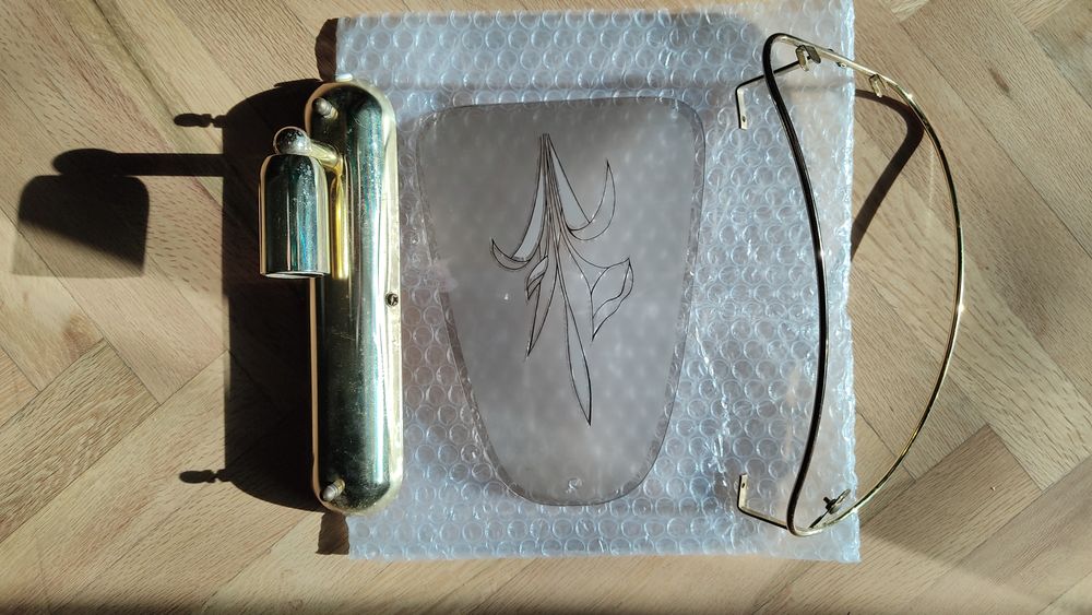 Стенен аплик с декоративно стъкло