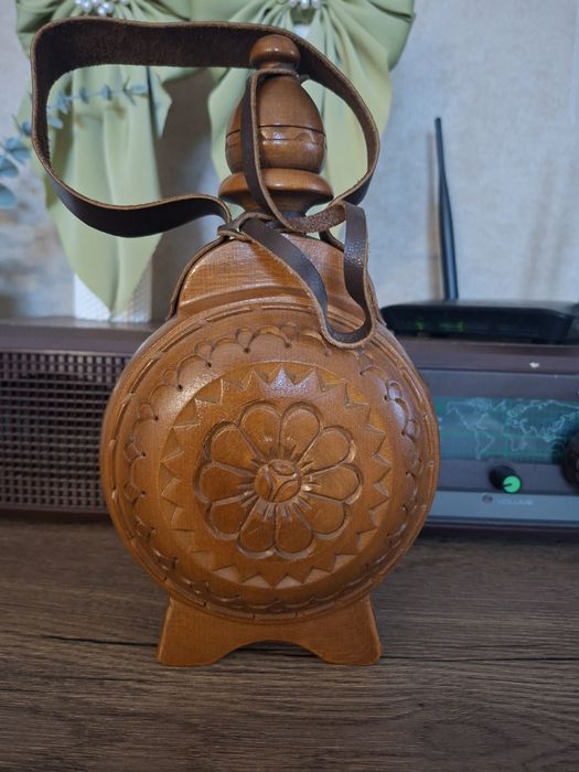 Plosca veche din lemn. Este noua, nefolosita!