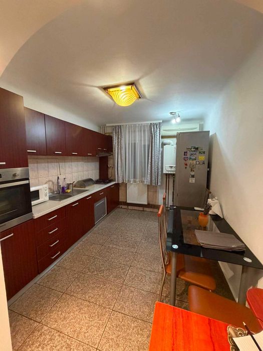 Apartamanet de inchiriat 3 camere Craiova, Rovine, dezrobirii G-uri