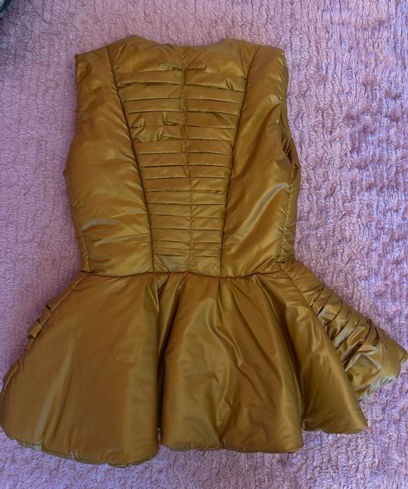 Елек в златист цвят