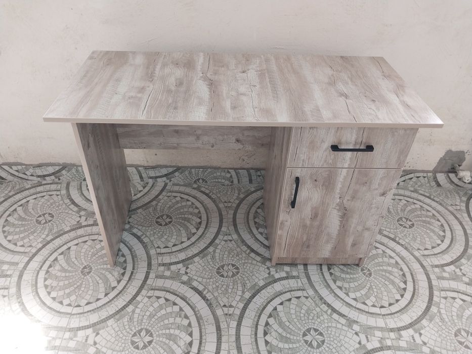 Стол писменный одно тумбовый