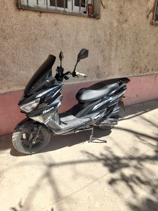 Skuter sotiladi 80kuba