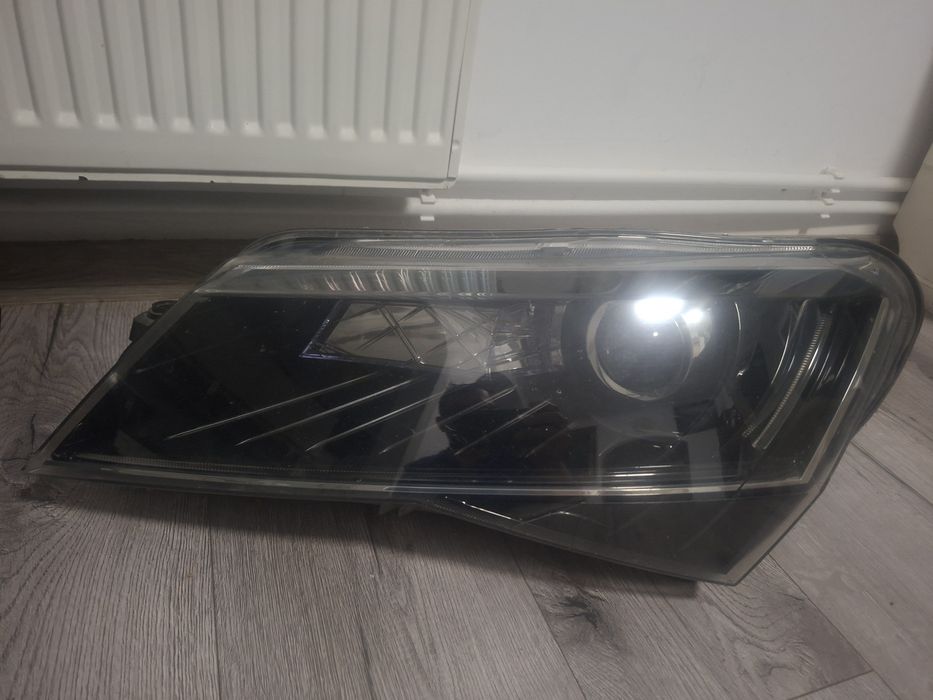 Far Skoda Superb 3 cu led stanga dreapta