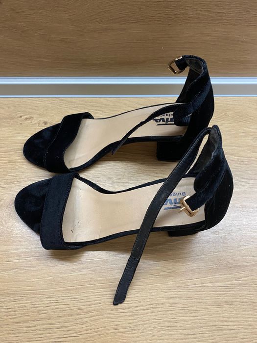 Дамски черни сандали