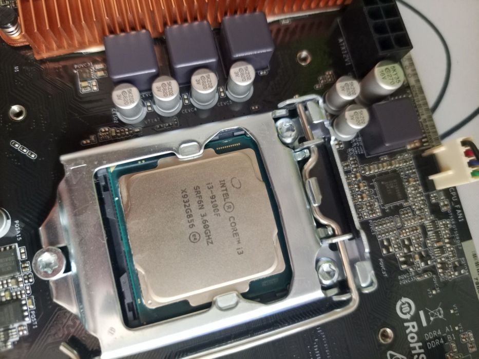 Продам комплект Материнка + Процессор + Кулер